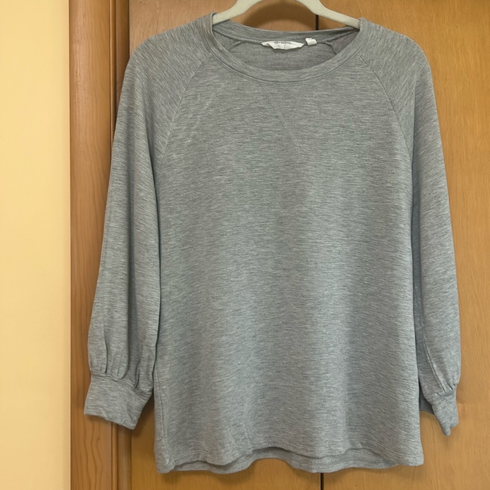 Candace Cameron Bure grey top size small